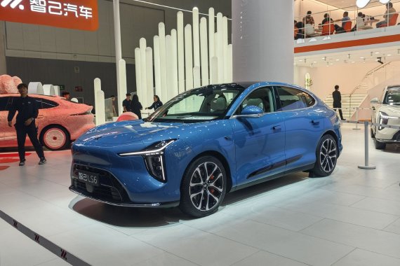 2025成都车展：全新智己LS6正式亮相 预售订单超48000台