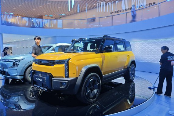 2025成都车展：奇瑞风云X3L预售12.99万起