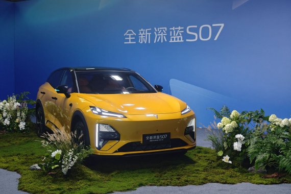 新款深蓝S07正式上市交付 售价15.69-17.39万元