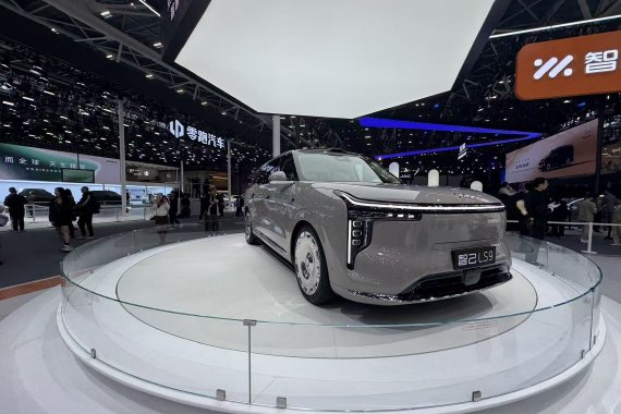 2025广州车展：智己LS9亮相并开启交付