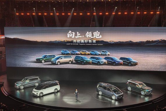 零跑汽车十周年发布会 品牌首款MPV—零跑D99首发