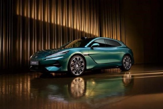 首搭第二代刀片电池及闪充技术 全新腾势Z9GT售26.98万起