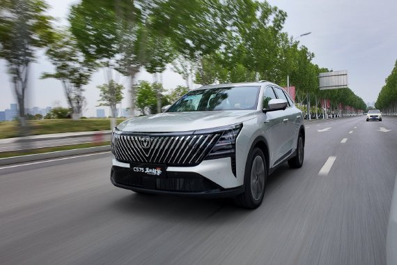 不用充电的深度混动 长安第四代CS75 PLUS蓝鲸超擎试驾