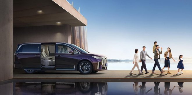 2024款新岚图梦想家开启预订 三电全面焕新