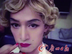 胡歌扮梦露