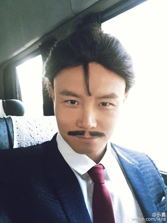 神还原乐嘉cos柯南毛利小五郎搞笑