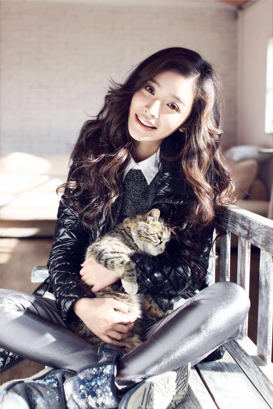 瑛子沉迷网络直播自黑卖丑形象尽失图