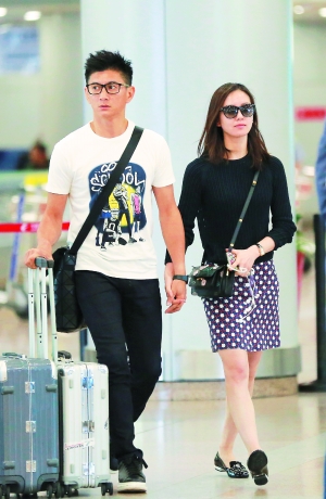 刘诗诗和吴奇隆出现在机场时，总是很恩爱
