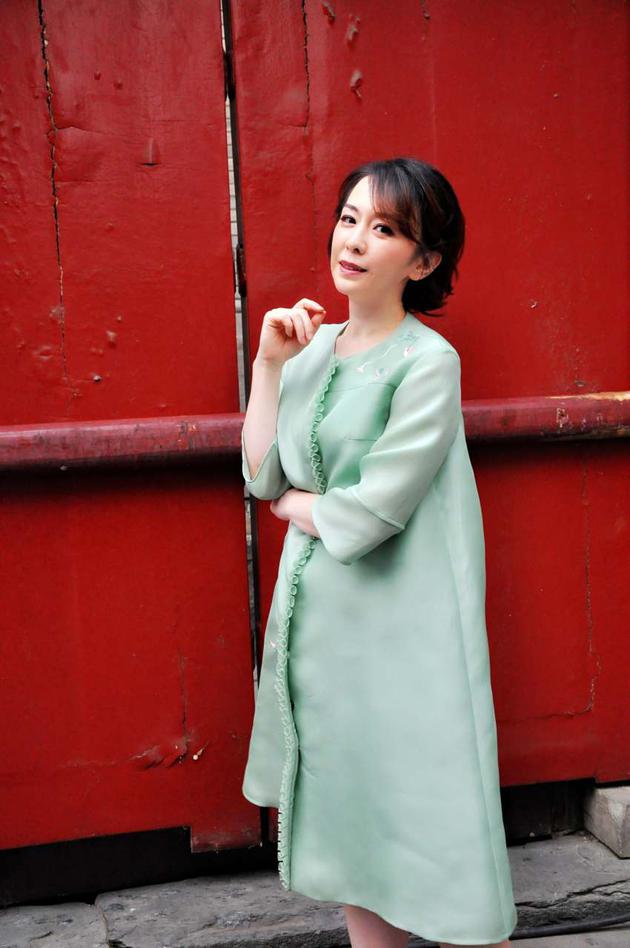 潘仪君着苏绣华美出席活动称国粹可贵要珍惜