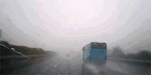 惊天大阴谋，导致你雨天开险车的罪魁祸首在这！