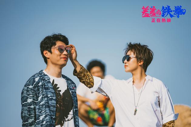 3马丽帮艾伦扶眼镜