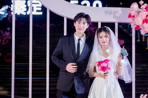 秦L EV点亮全国多处地标告白用户