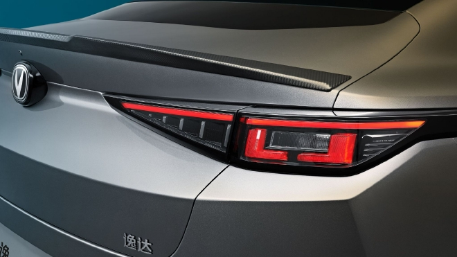 长安Lamore定名“逸达” 定位中型轿车