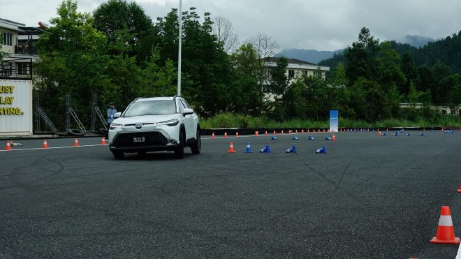 好开又安全 试驾广丰锋兰达智能电混双擎