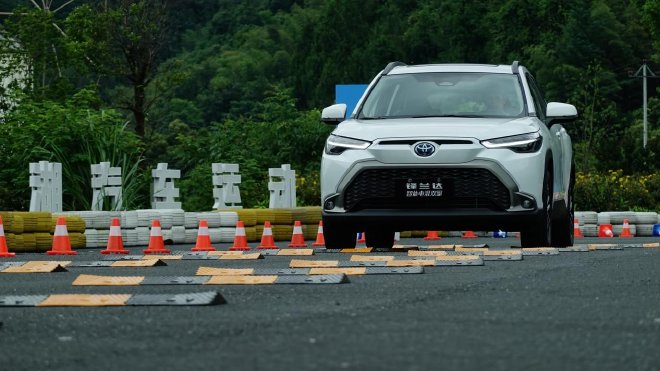 好开又安全 试驾广丰锋兰达智能电混双擎