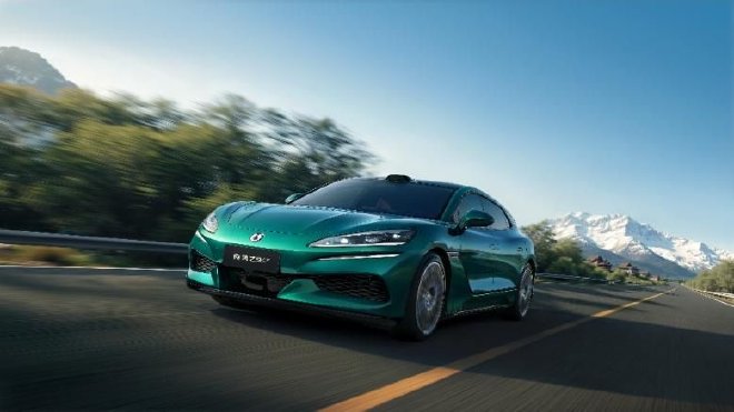 首搭第二代刀片电池及闪充技术 全新腾势Z9GT售26.98万起