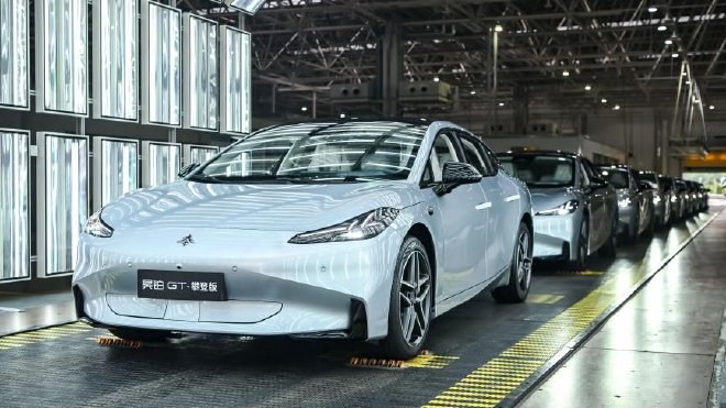 中国第一台芯片设计100%国产化智能新能源汽车——昊铂GT攀登版