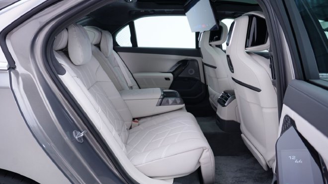 全新宝马7系及两款长轴距版新世代车型全球首发