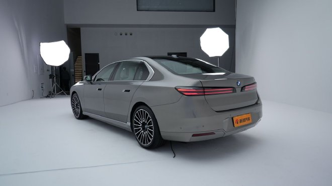 全新宝马7系及两款长轴距版新世代车型全球首发