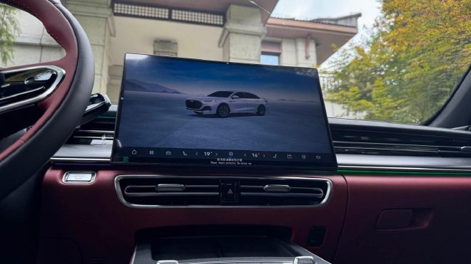 Тест-драйвы Chery Arrizo 8 Pro и Tiggo 9, демонстрирующие интеллектуальные функции автомобилей с бензиновыми двигателями.