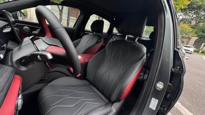 Тест-драйвы Chery Arrizo 8 Pro и Tiggo 9, демонстрирующие интеллектуальные функции автомобилей с бензиновыми двигателями.