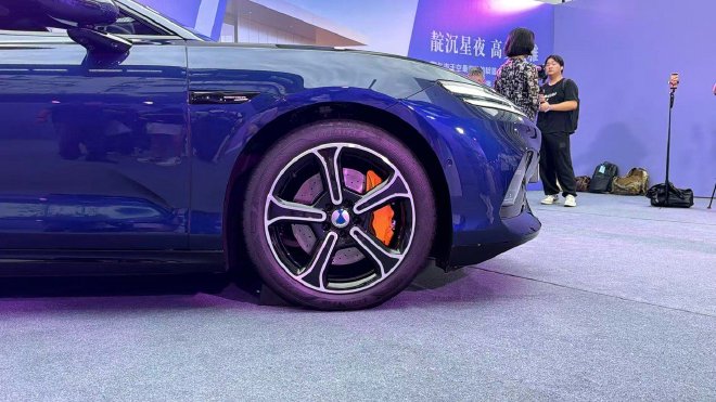 腾势Z9S开启预售 预售价31.98万元起