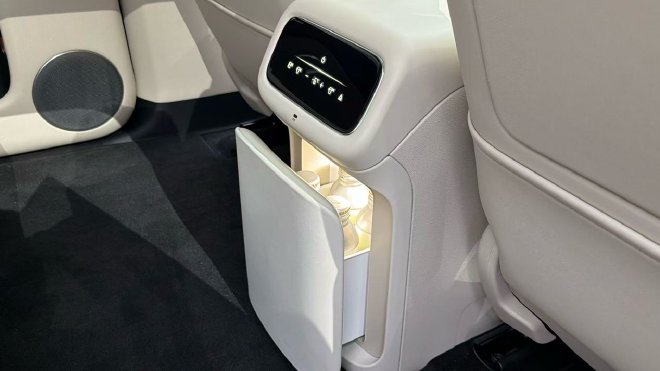 智己LS8 NEO纯电版开启预售 预售权益价24.98万元起