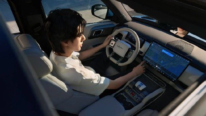 方程豹钛3新配色车型亮相 满足更多用车需求