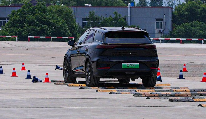 速度与操控高度融合 比亚迪汉/唐荣耀版场地试驾