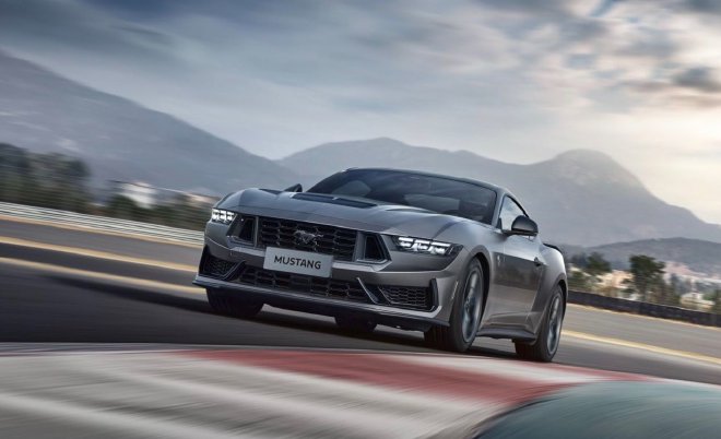 纯粹5.0L V8 场地试驾全新Mustang Dark Horse