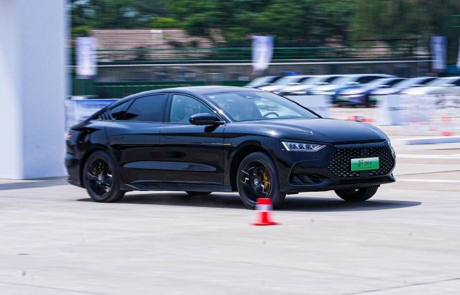 速度与操控高度融合 比亚迪汉/唐荣耀版场地试驾