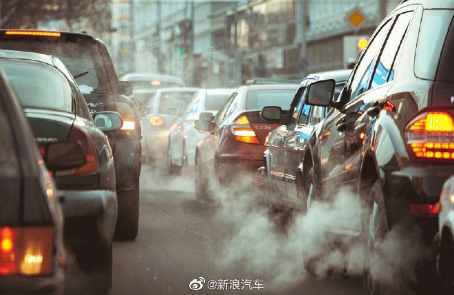 车圈热搜 特斯拉上海工厂备产新车 等灯勿玩手机