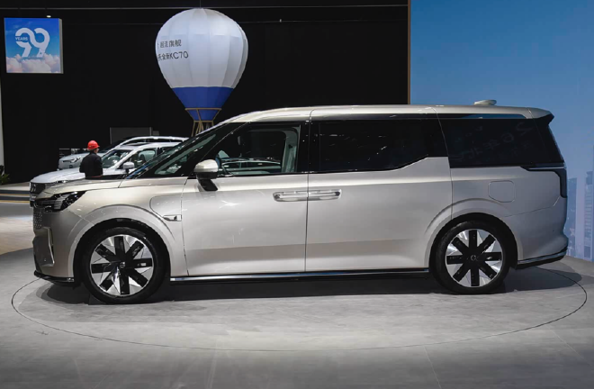 2026北京车展：新款沃尔沃EM90正式上市