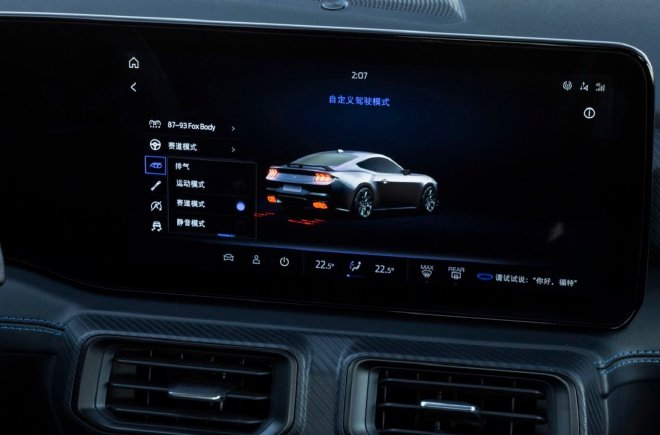 纯粹5.0L V8 场地试驾全新Mustang Dark Horse