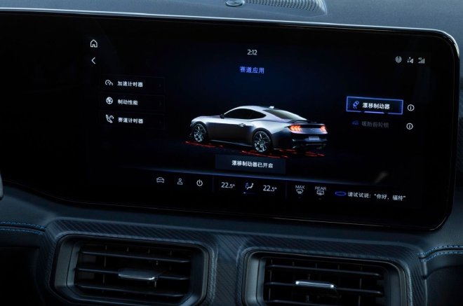 纯粹5.0L V8 场地试驾全新Mustang Dark Horse