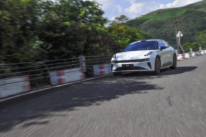 试驾焕新极氪001：不止猎装优雅/还有全面进化