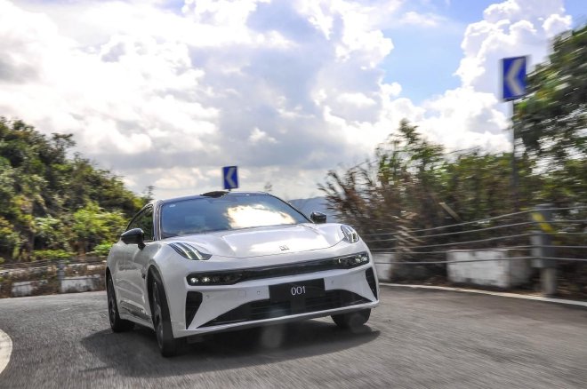 试驾焕新极氪001：不止猎装优雅/还有全面进化