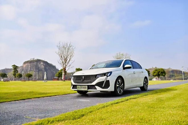 神龙汽车推综合购车政策 “油电同权”呼声再起