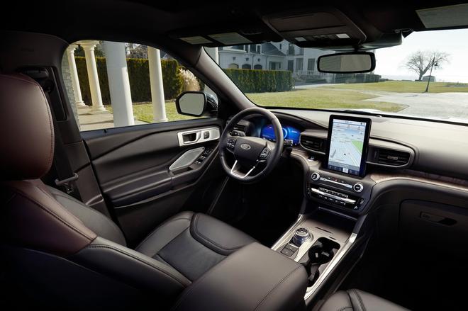 配图为全新探险者燃油版