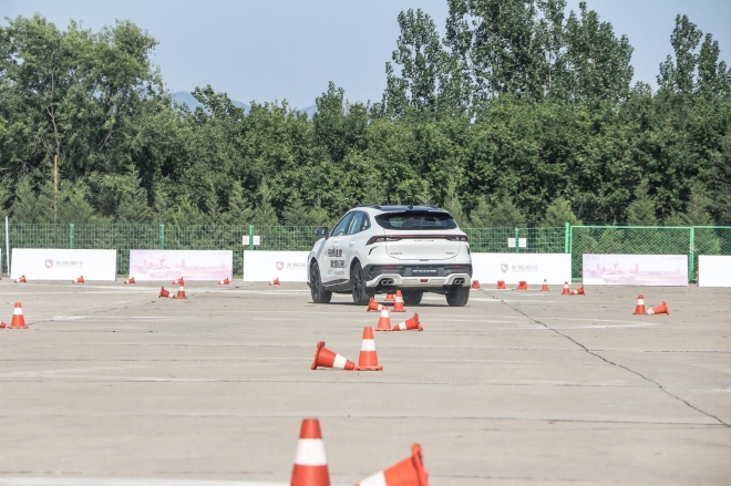 有里也有面 东风风行T5 EVO狂飚版场地试驾