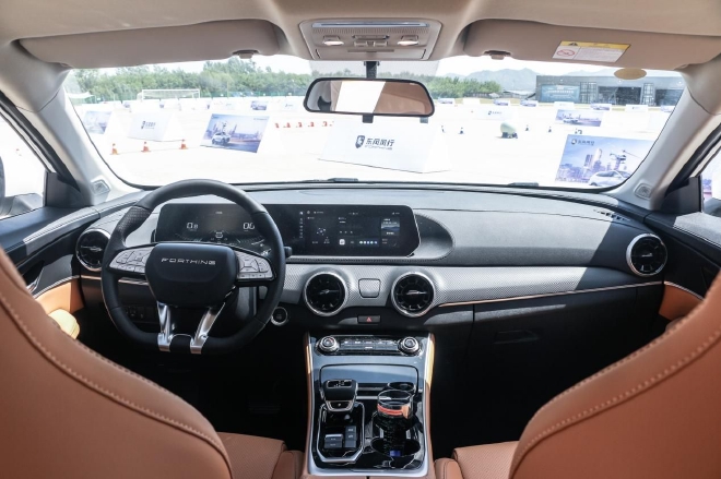 有里也有面 东风风行T5 EVO狂飚版场地试驾