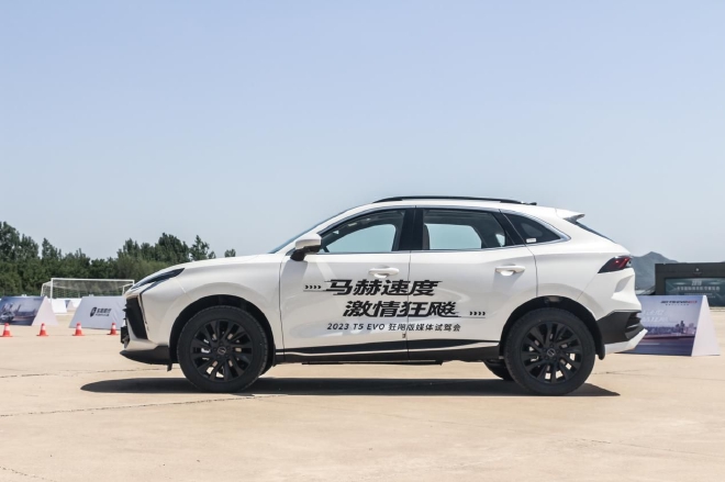 有里也有面 东风风行T5 EVO狂飚版场地试驾