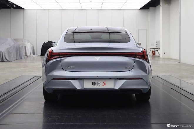 2024款哪吒S正式上市 售价15.98-26.98万元