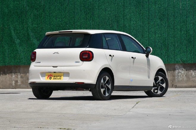 个性且实用 三款10-15万级纯电轿车推荐