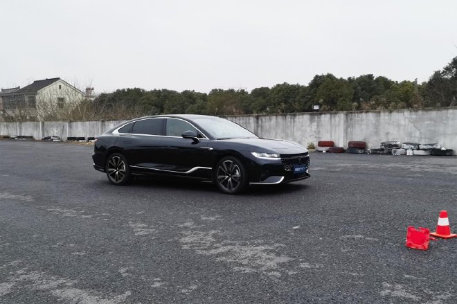 优势不止在性能 试驾岚图追光PHEV