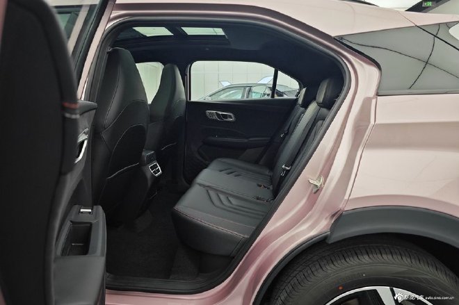 功能更强大 哪吒X迎来首次OTA升级