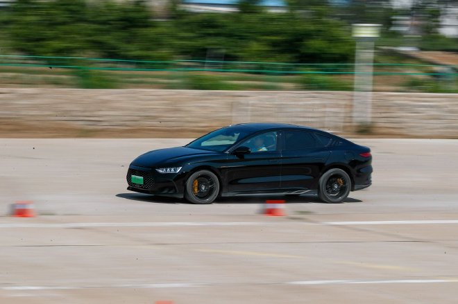 速度与操控高度融合 比亚迪汉/唐荣耀版场地试驾