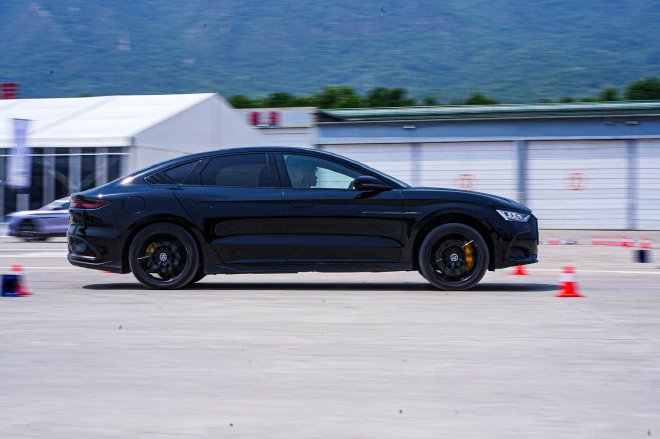 速度与操控高度融合 比亚迪汉/唐荣耀版场地试驾