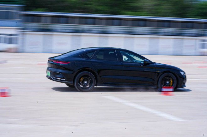 速度与操控高度融合 比亚迪汉/唐荣耀版场地试驾