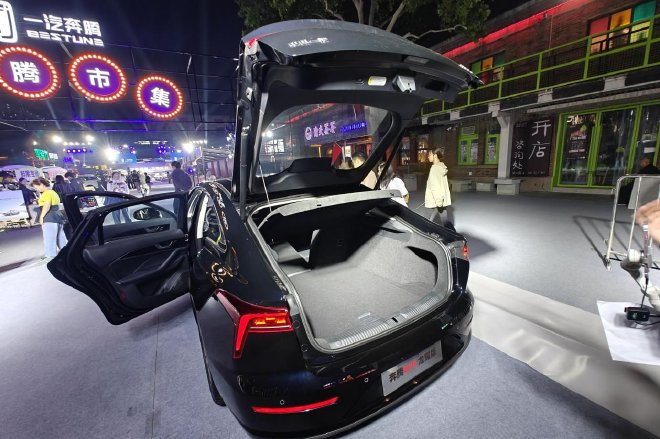 9.88万起售 一汽奔腾B70龙耀版/T90龙耀版上市